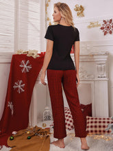 Kariertes Lounge-Set mit T-Shirt und Hose und Rundhalsausschnitt